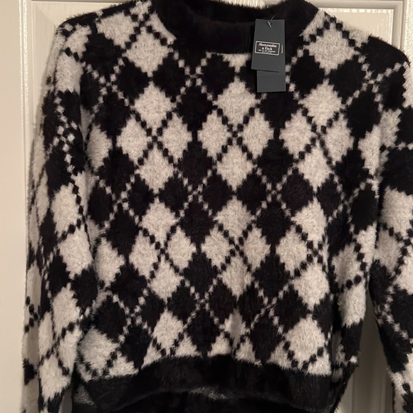 Abercrombie & Fitch - Picture 4 of 6